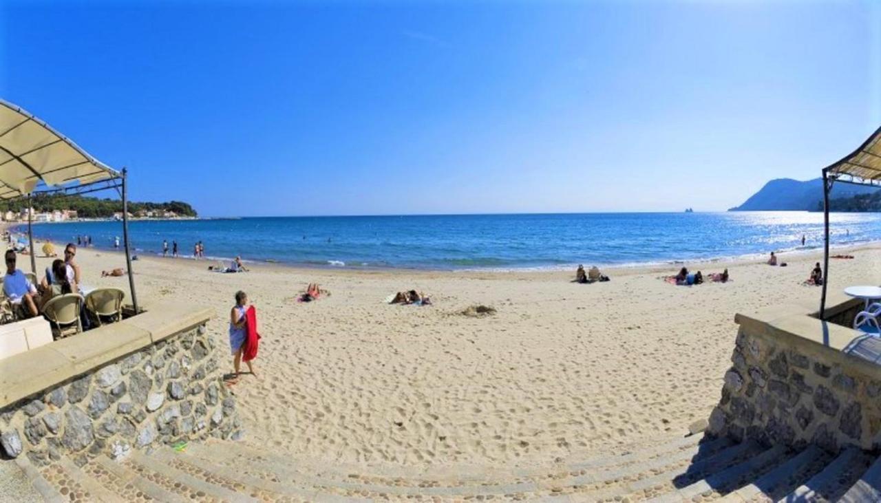 "L'Hippocampe", Climatise, 60 M2 , 2 Chambres, Tres Calme, Plage Des Sablettes Et Commerces A 3 Minutes A Pied, Wifi, Parking Gratuit, Lit King Size La Seyne-sur-Mer Exteriör bild