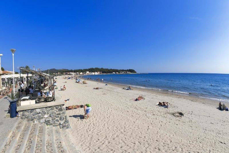 "L'Hippocampe", Climatise, 60 M2 , 2 Chambres, Tres Calme, Plage Des Sablettes Et Commerces A 3 Minutes A Pied, Wifi, Parking Gratuit, Lit King Size La Seyne-sur-Mer Exteriör bild